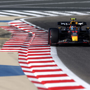 Perez fa sue le FP1 del GP del Bahrain davanti ad Alonso e Verstappen. Ultimo Sainz