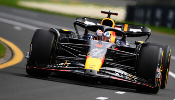 Nelle FP3 del GP d’Australia Verstappen chiude davanti ad Alonso e Perez fa… il tosaerba