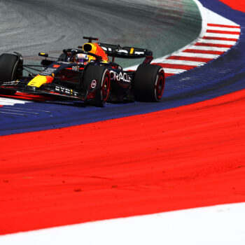 Max Verstappen si prende le FP1 del GP d’Austria inseguito da entrambe le Ferrari