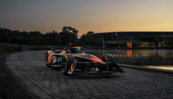 Formula E: NEOM McLaren porterà in pista una livrea generata con IA