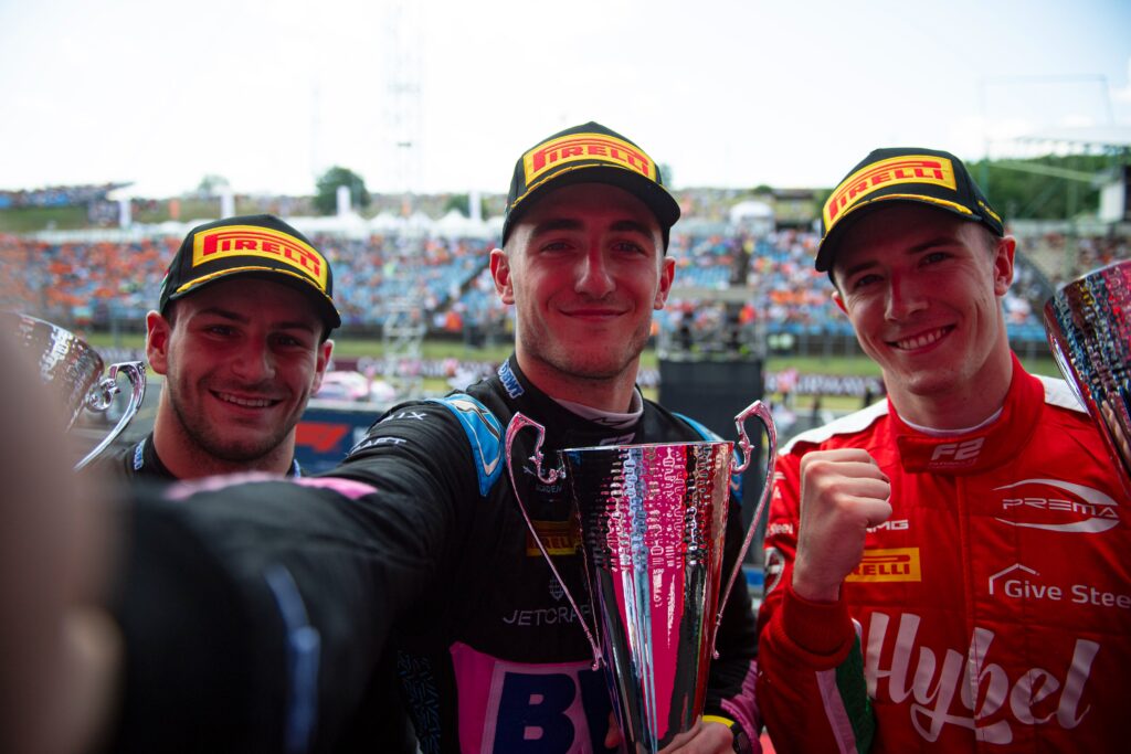 Il podio della Feature Race di Formula 2 di Ungheria con O’Sullivan, Vesti e Martins.