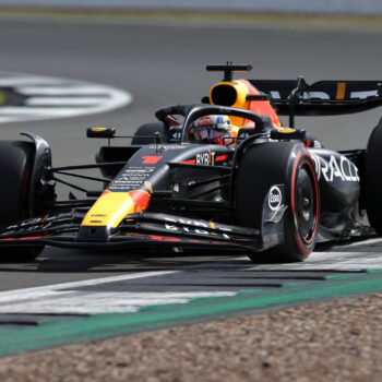 Verstappen in pole davanti a McLaren e Ferrari nelle qualifiche del GP di Gran Bretagna! Male Perez: 16°