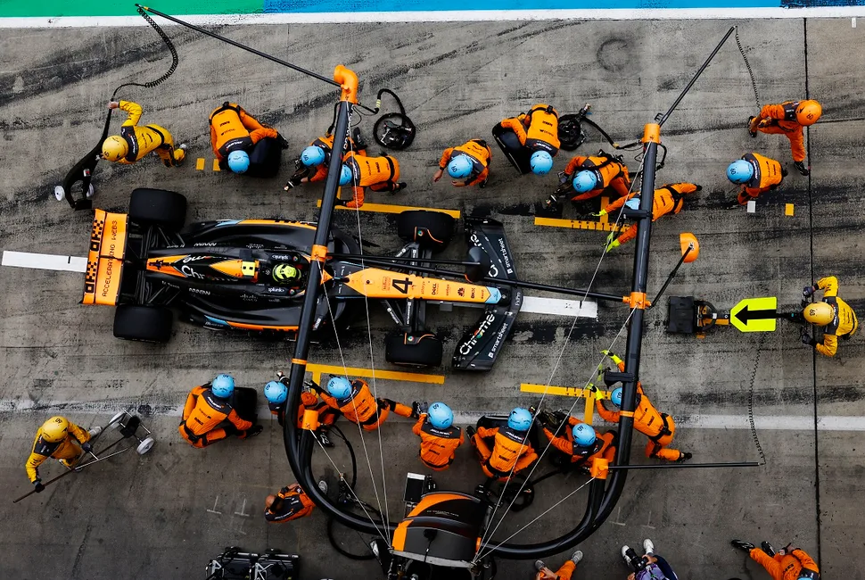 McLaren record pit stop