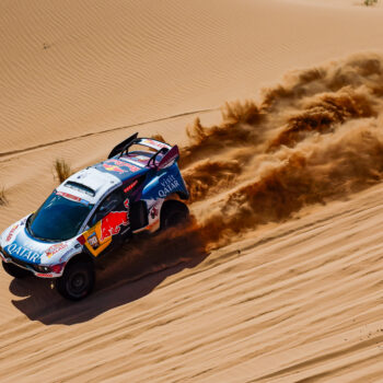 Al-Attiyah e Quintanilla si prendono la Stage 5 della Dakar. 15′ di penalità per Loeb!