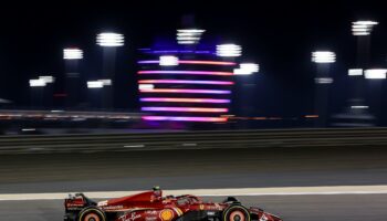 Bene Sainz e Ferrari nel Day 2 dei test del Bahrain di F1. 2° Perez davanti a Hamilton