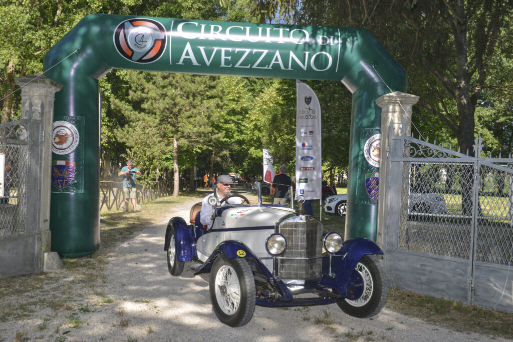 Gianni Morandi durante una prova del Circuito di Avezzano