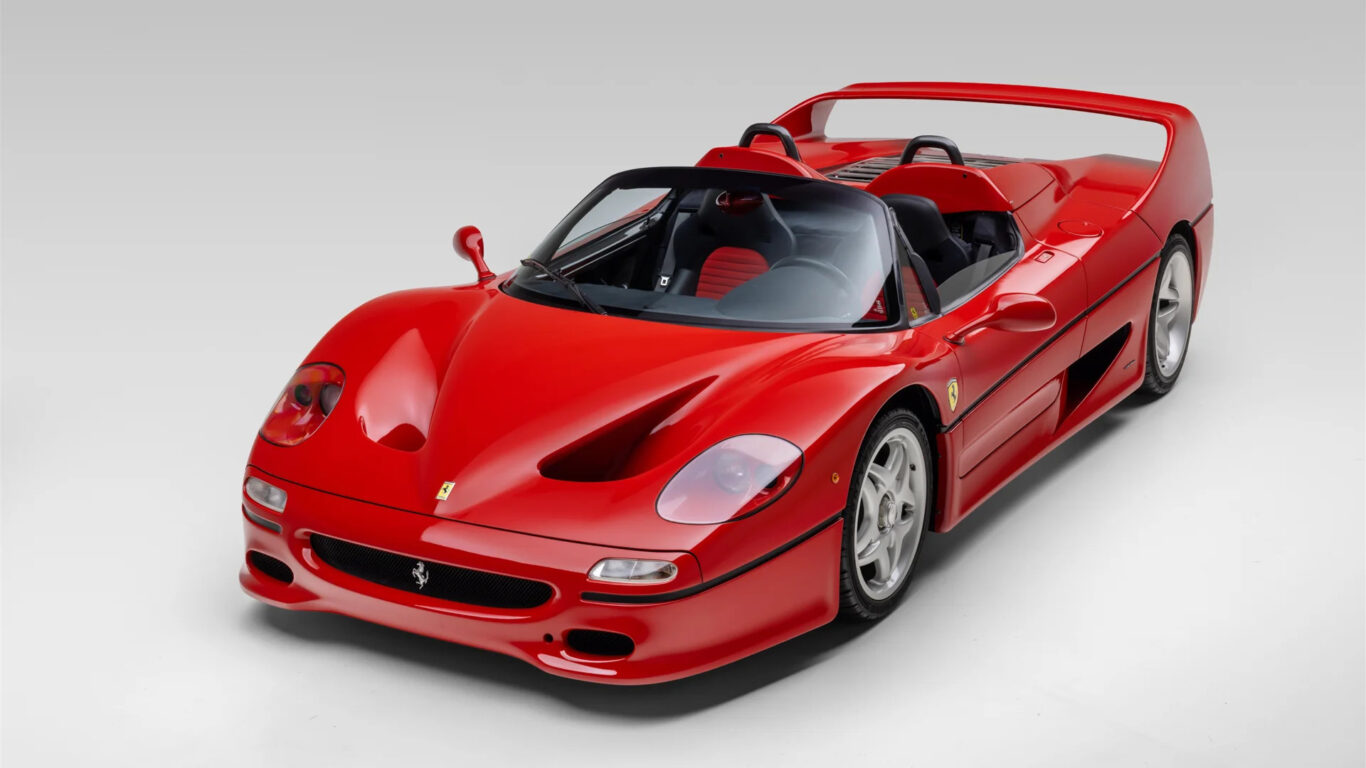 La F50 all'asta vista dalla 3/4 anteriore